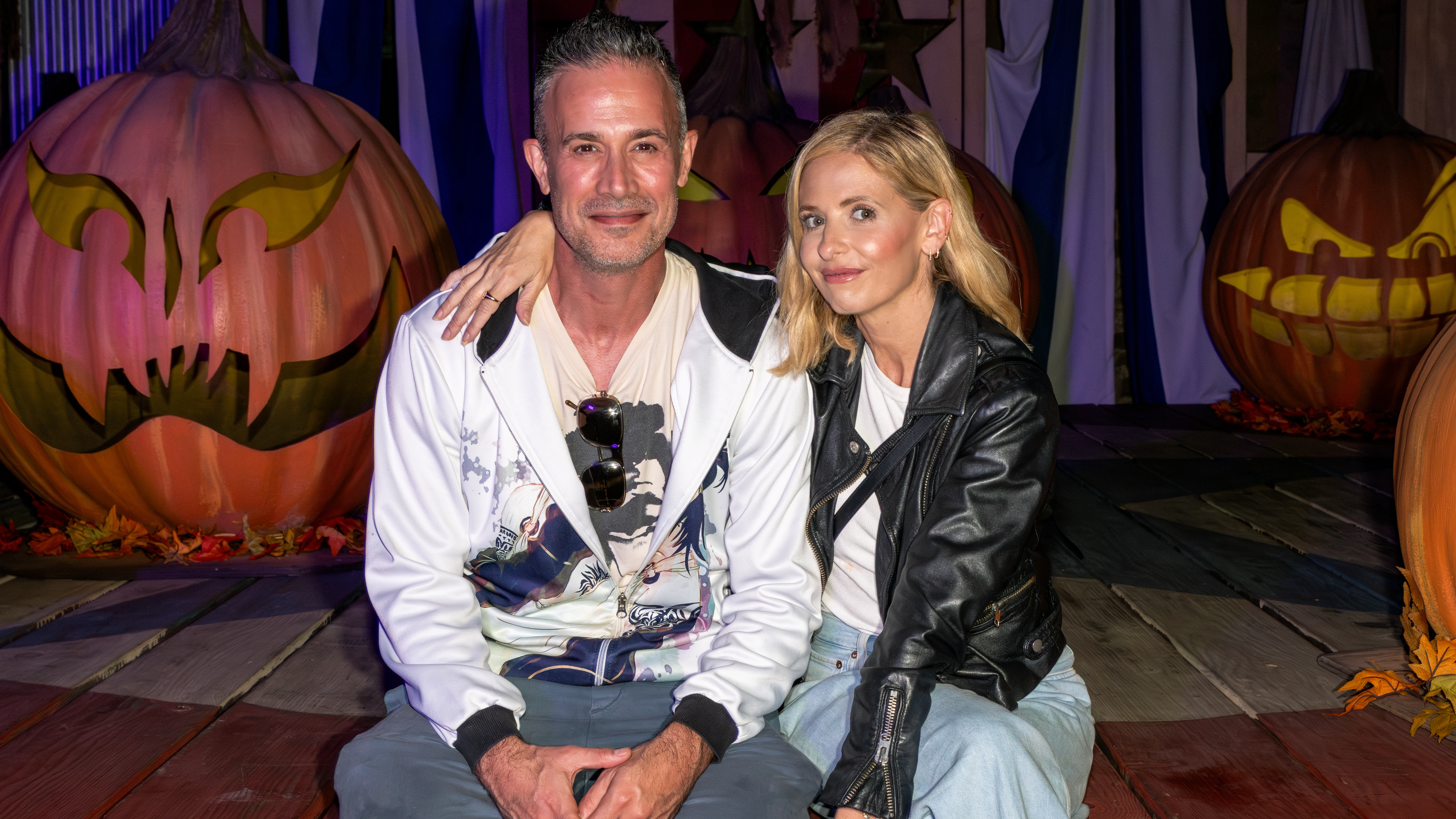 Freddie Prinze Jr. and Sarah Michelle Gellar celebrate 50 Years of Nightmares t Knott's Scary Farm. Source: Getty Images